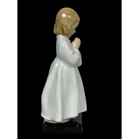 Vtg. Royal Doulton Bedtime HN 1978 Praying Girl Figurine Fine Bone China - Picture 2 of 5